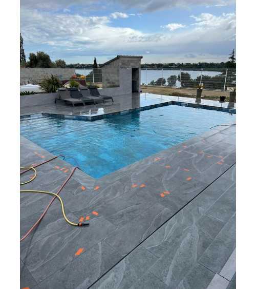 Carrelage Piscine Bali Bleu : Élégance et Naturel