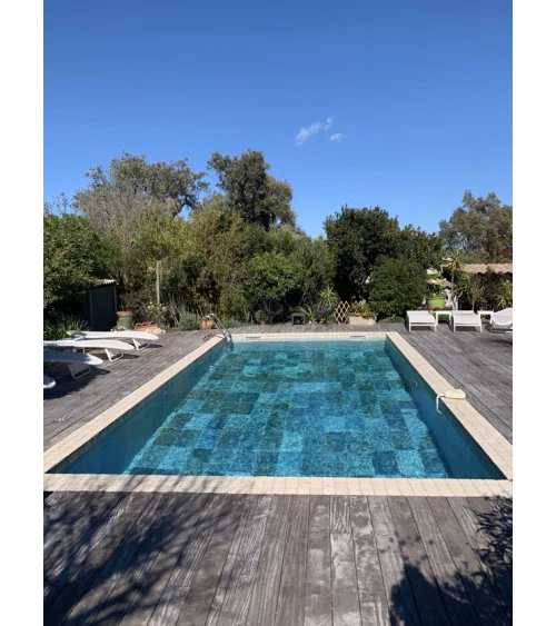 Carrelage Piscine Bali Bleu : Élégance et Naturel