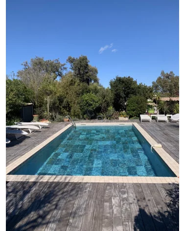 Carrelage Piscine Bali Bleu : Élégance et Naturel